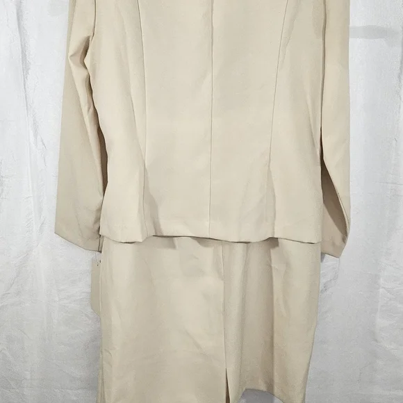 Elegant Cream Women's Blazer #193 - Picture 6 of 11